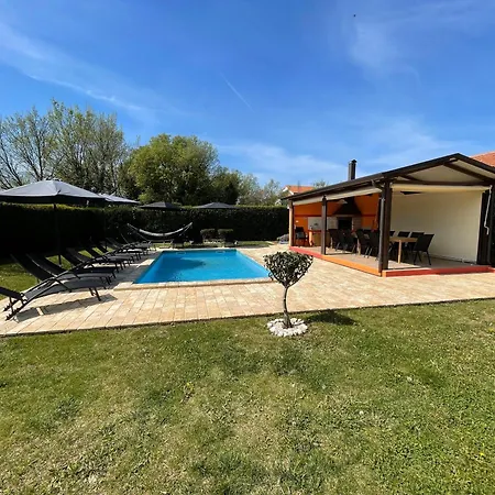 Antonci-18, Pool, 3 Houses, Jacuzzi, Private Territory Villa *