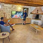 Antonci-18, Pool, 3 Houses, Jacuzzi, Private Territory Vila