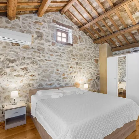 빌라 Antonci-18, Pool, 3 Houses, Jacuzzi, Private Territory