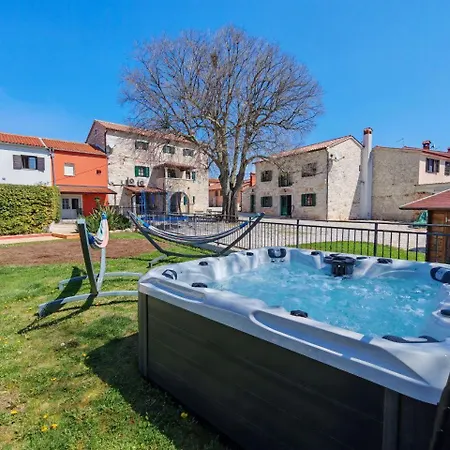 Antonci-18, Pool, 3 Houses, Jacuzzi, Private Territory 빌라 *