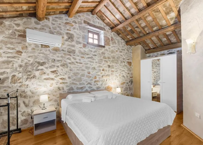 Βίλα Antonci-18, Pool, 3 Houses, Jacuzzi, Private Territory