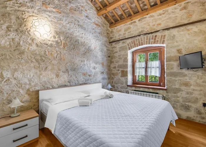 Βίλα Antonci-18, Pool, 3 Houses, Jacuzzi, Private Territory