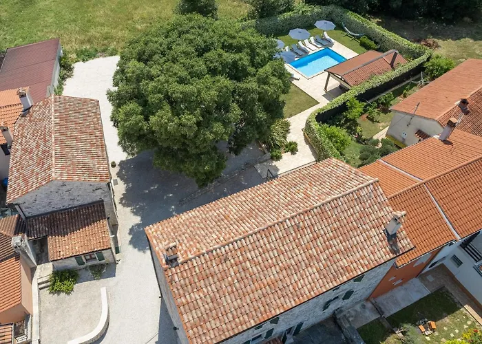 Antonci-18, Pool, 3 Houses, Jacuzzi, Private Territory * Antonci (Porec)