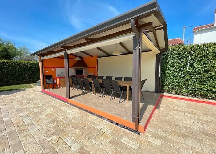 Antonci-18, Pool, 3 Houses, Jacuzzi, Private Territory * Antonci (Porec)